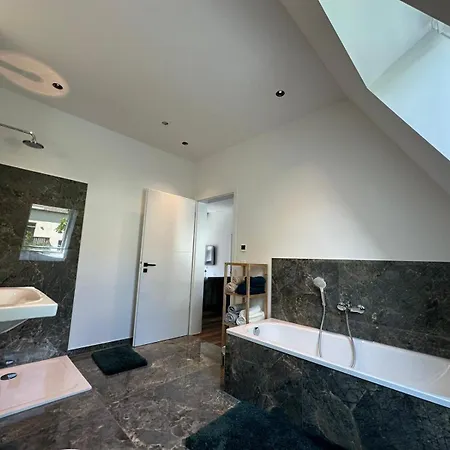 Elegance Apartment *